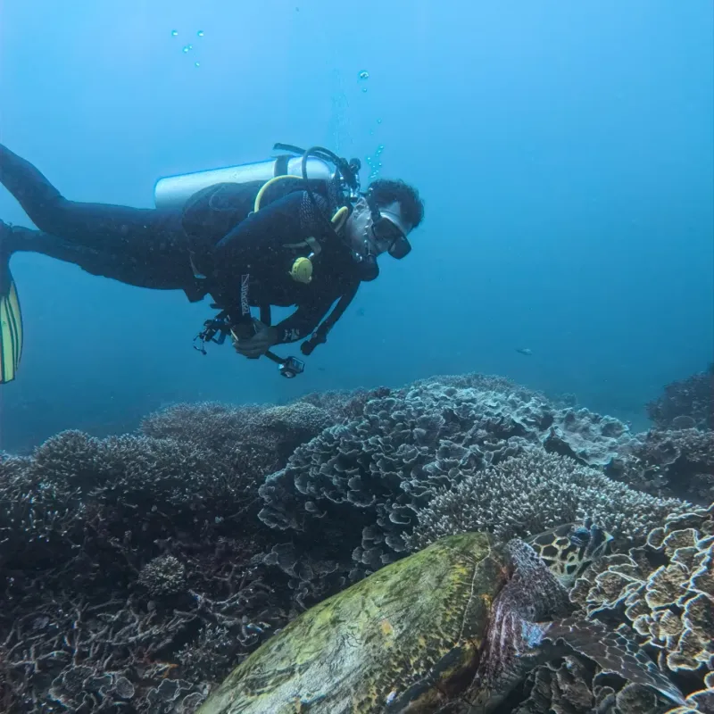 Álvaro Ortega Escot scuba diving in Bali
