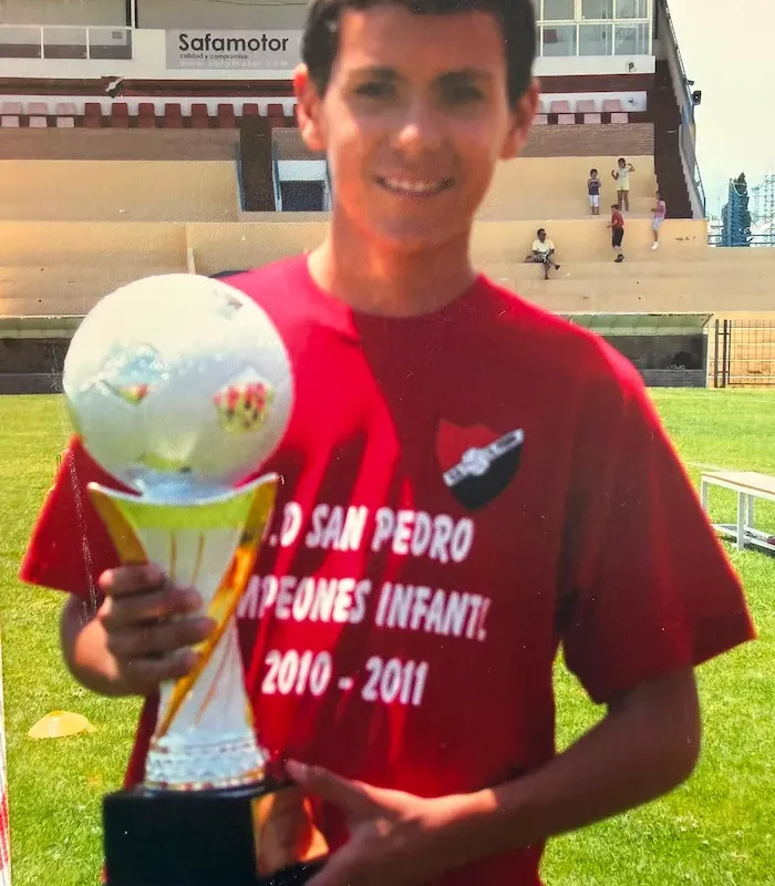Álvaro Ortega Escot as a child, playing football in San Pedro de Alcántara